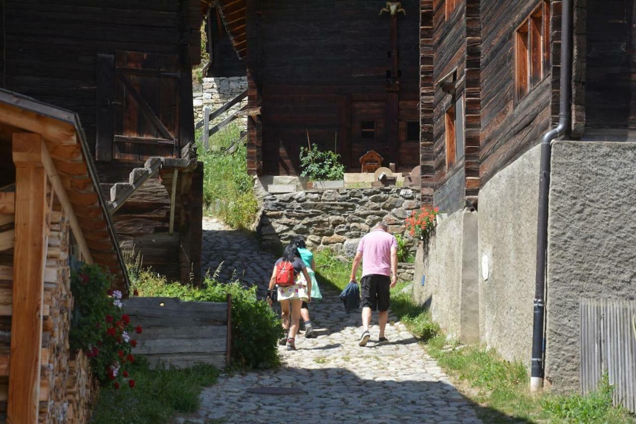 Denkmalgeschuetzter Spycher Total Renoviert Goms Екстер'єр фото